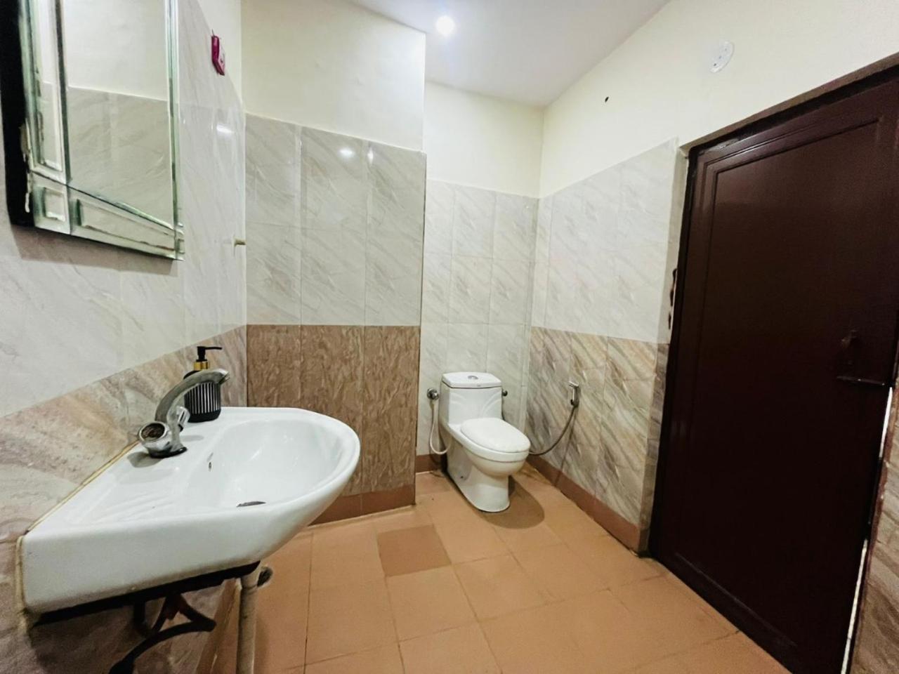 Nitin Palace * New Delhi