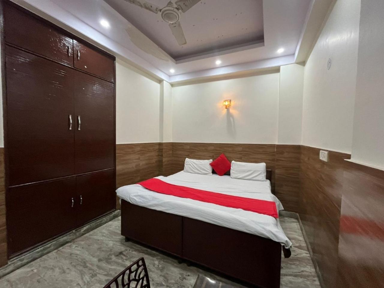 Nitin Palace * New Delhi